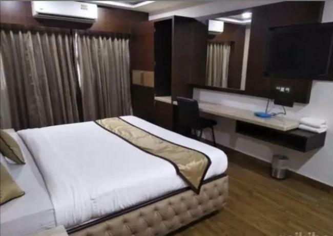 Hotel Puneet International Raipur  ภายนอก รูปภาพ