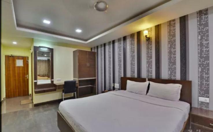 Hotel Puneet International Raipur  ภายนอก รูปภาพ