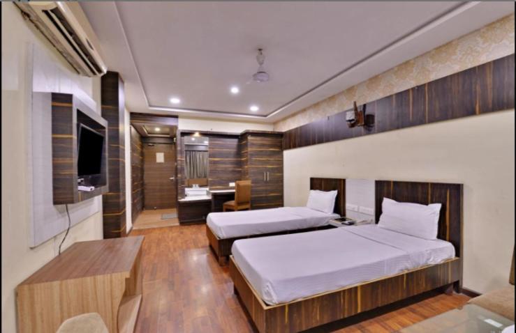 Hotel Puneet International Raipur  ภายนอก รูปภาพ